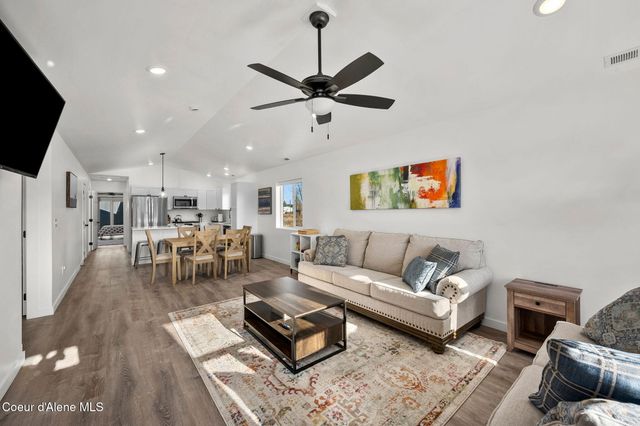 172 W Dustarr Ln, Ponderay, ID 83852