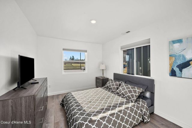 172 W Dustarr Ln, Ponderay, ID 83852