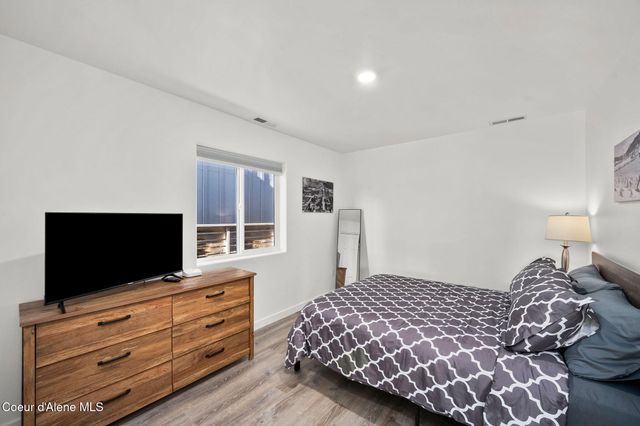 172 W Dustarr Ln, Ponderay, ID 83852