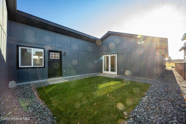 172 W Dustarr Ln, Ponderay, ID 83852