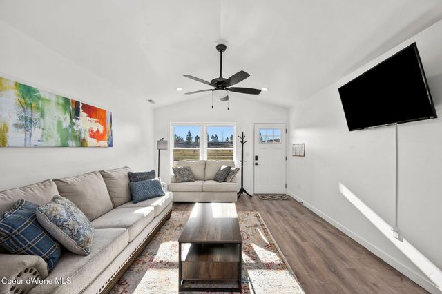 172 W Dustarr Ln, Ponderay, ID 83852