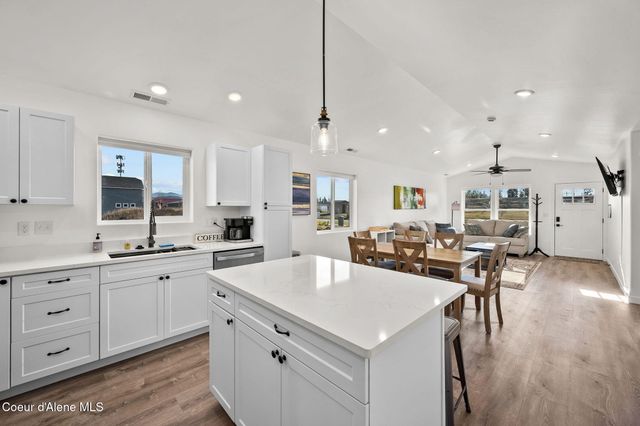 172 W Dustarr Ln, Ponderay, ID 83852