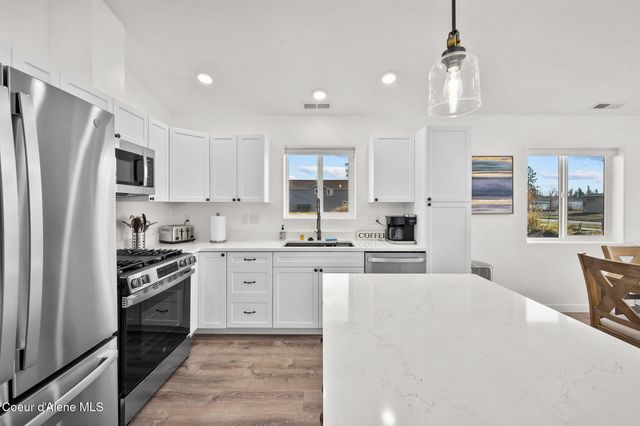 172 W Dustarr Ln, Ponderay, ID 83852