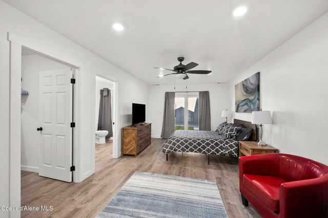 172 W Dustarr Ln, Ponderay, ID 83852