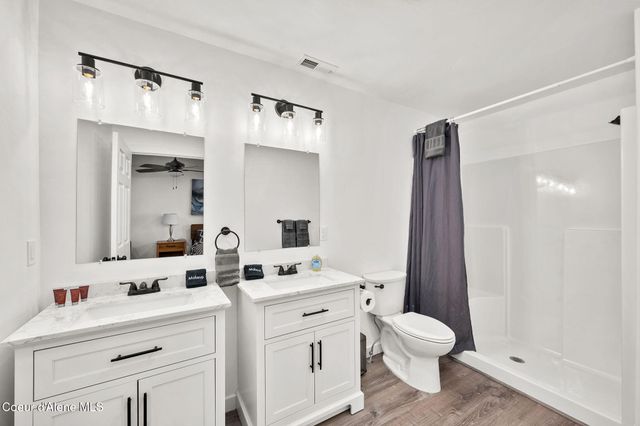 172 W Dustarr Ln, Ponderay, ID 83852