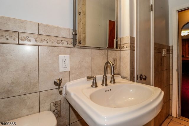 131 Fairfield Ave, Woodbridge Twp., NJ 08863