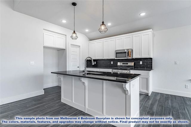 1045 Glenora Avenue, Lowell, AR 72745