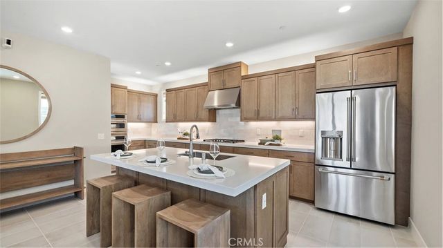 825 Sonia, Irvine, CA 92618