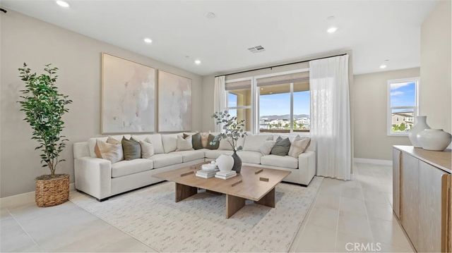 825 Sonia, Irvine, CA 92618