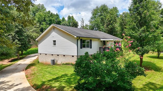 134 Rolling Drive, Westminster, SC 29693