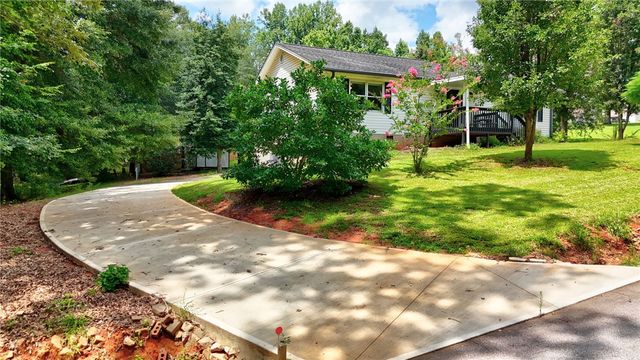134 Rolling Drive, Westminster, SC 29693