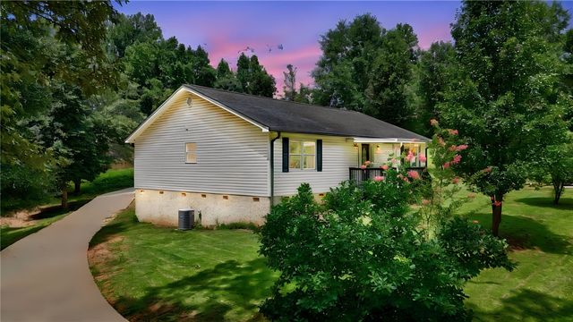 134 Rolling Drive, Westminster, SC 29693