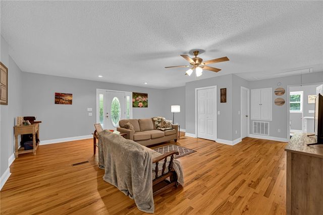 134 Rolling Drive, Westminster, SC 29693