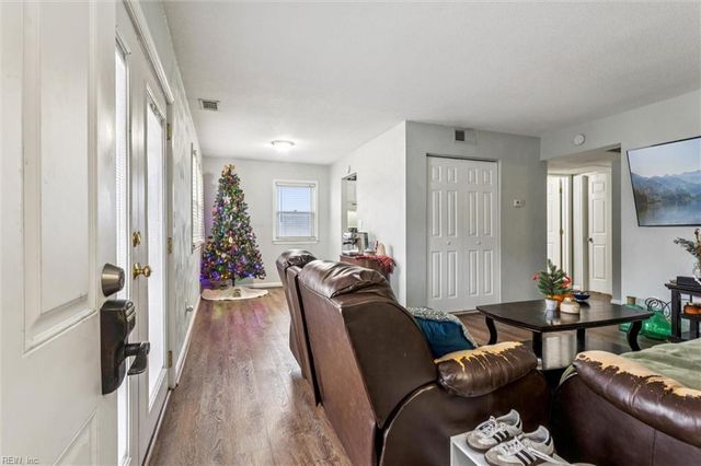 828 E Ocean View Ave Apt 1, Norfolk, VA 23503