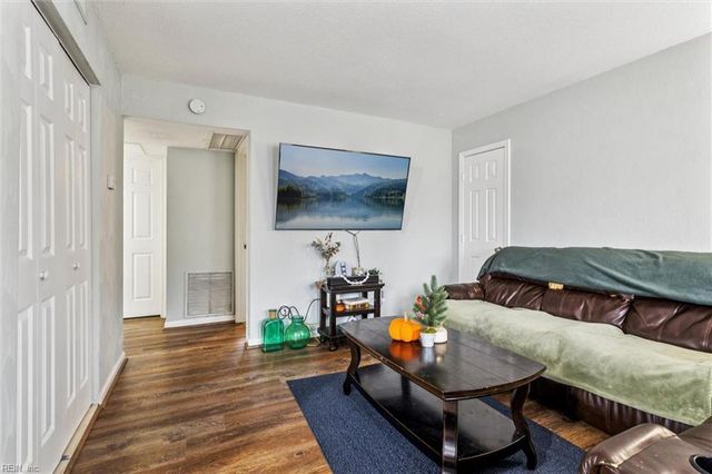 828 E Ocean View Ave Apt 1, Norfolk, VA 23503