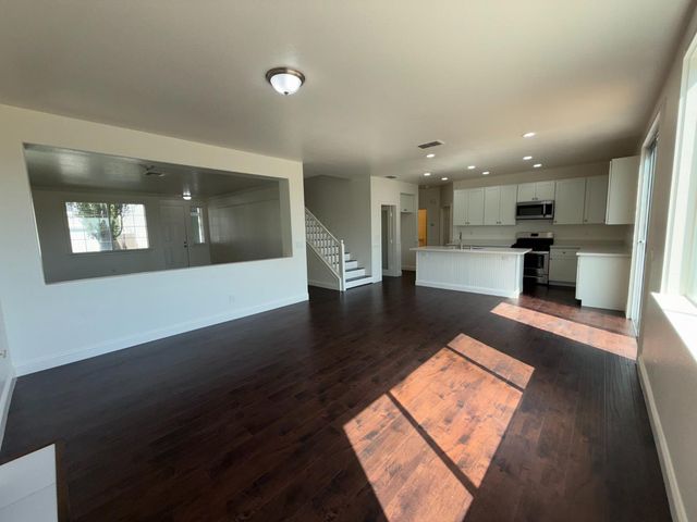 5908 Deepdale Way, Elk Grove, CA 95758