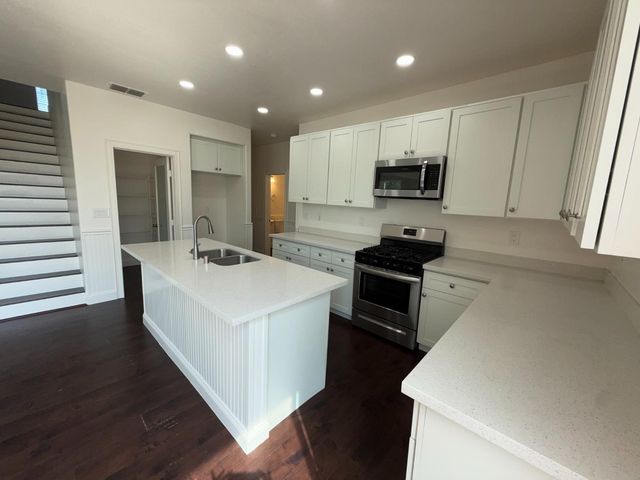 5908 Deepdale Way, Elk Grove, CA 95758