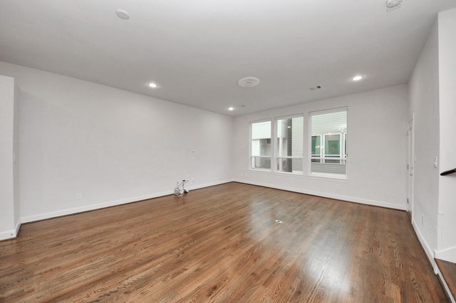 952 W 18th Street, Houston, TX 77008