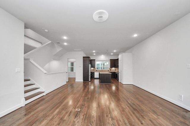 952 W 18th Street, Houston, TX 77008