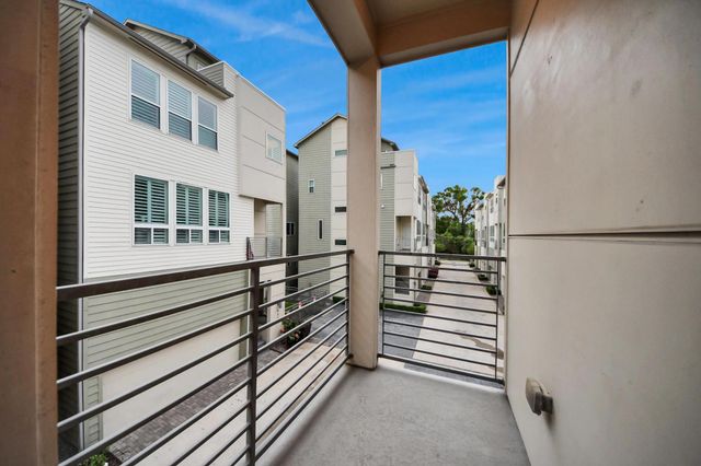 952 W 18th Street, Houston, TX 77008