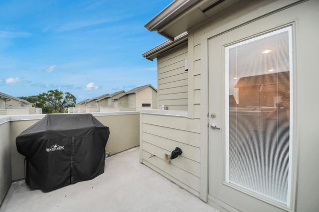 952 W 18th Street, Houston, TX 77008