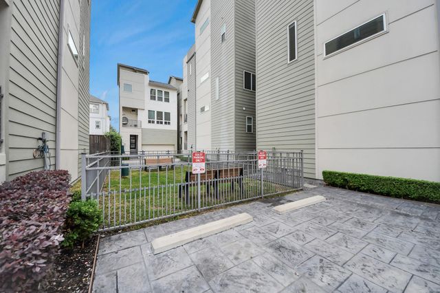 952 W 18th Street, Houston, TX 77008