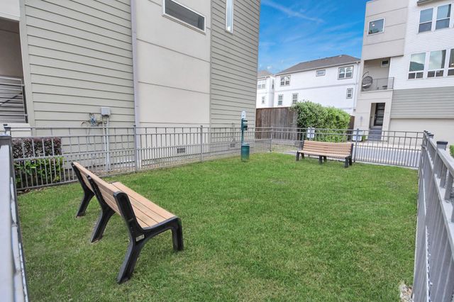 952 W 18th Street, Houston, TX 77008