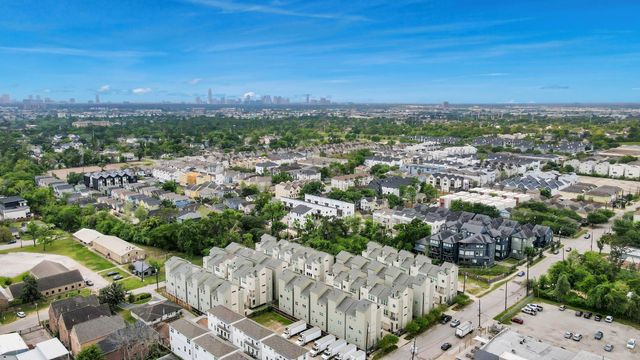 952 W 18th Street, Houston, TX 77008