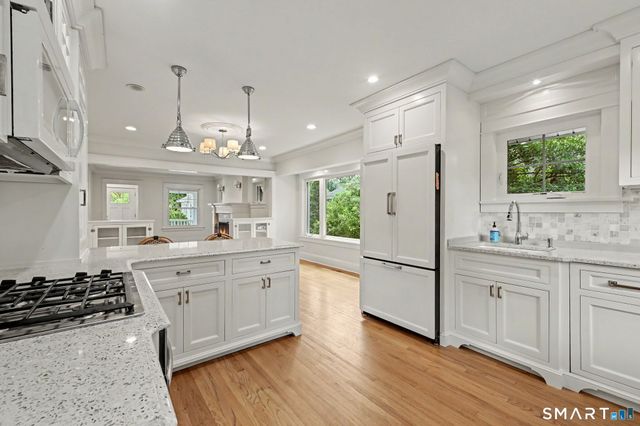 5 Oakland Terrace, Darien, CT 06820
