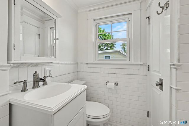 5 Oakland Terrace, Darien, CT 06820