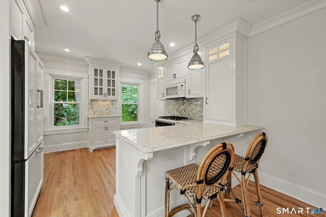5 Oakland Terrace, Darien, CT 06820