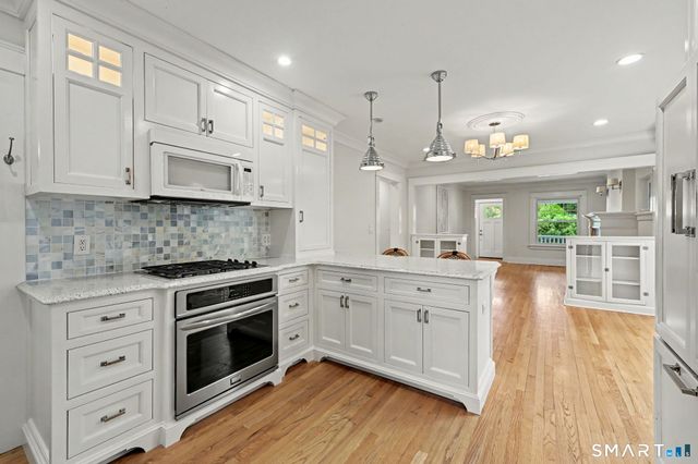 5 Oakland Terrace, Darien, CT 06820