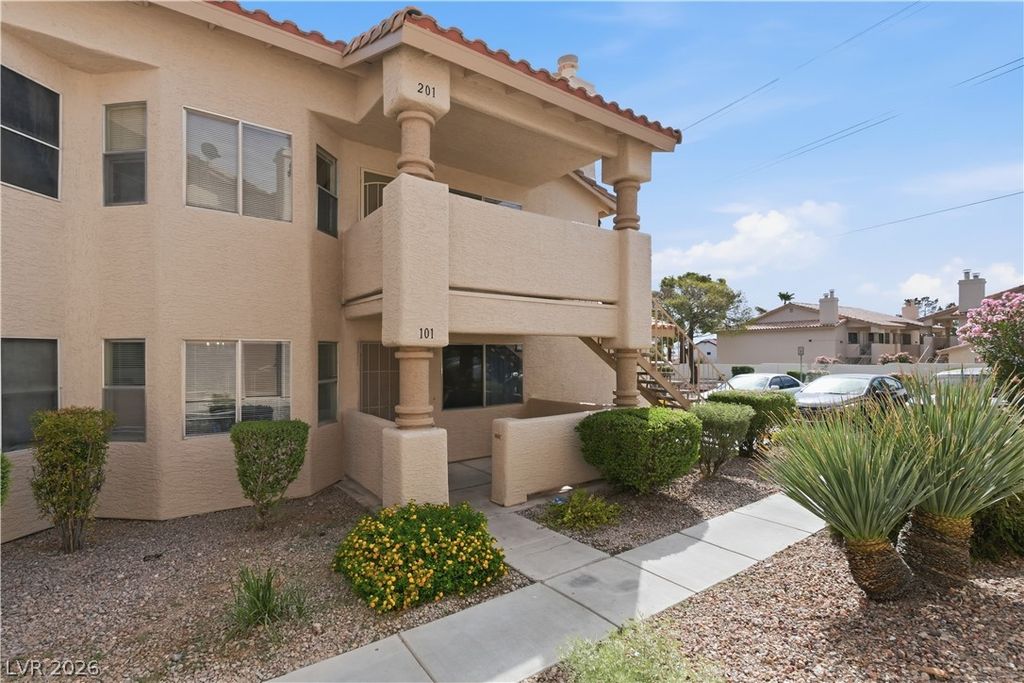 925 Sulphur Springs Lane 101, Las Vegas, NV 89128 — photo 2