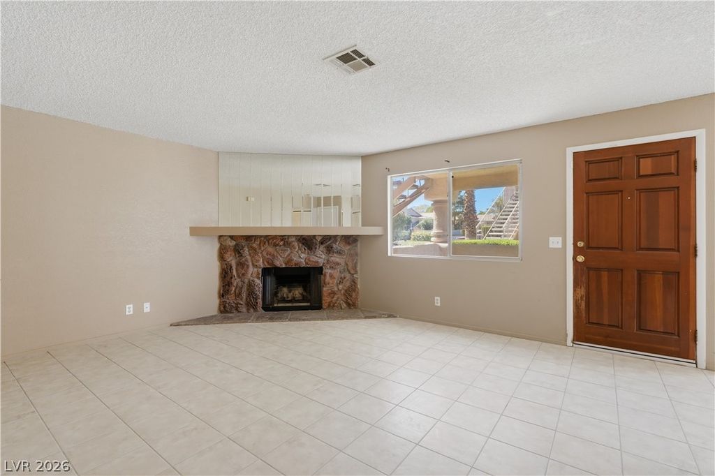 925 Sulphur Springs Lane 101, Las Vegas, NV 89128 — photo 3