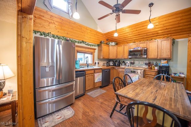 2923 Brightwood Road SE, New Philadelphia, OH 44663