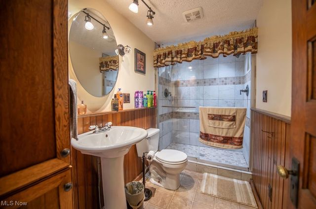 2923 Brightwood Road SE, New Philadelphia, OH 44663