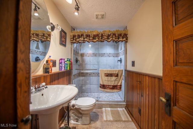 2923 Brightwood Road SE, New Philadelphia, OH 44663