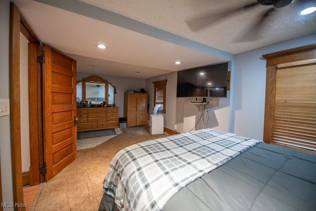 2923 Brightwood Road SE, New Philadelphia, OH 44663