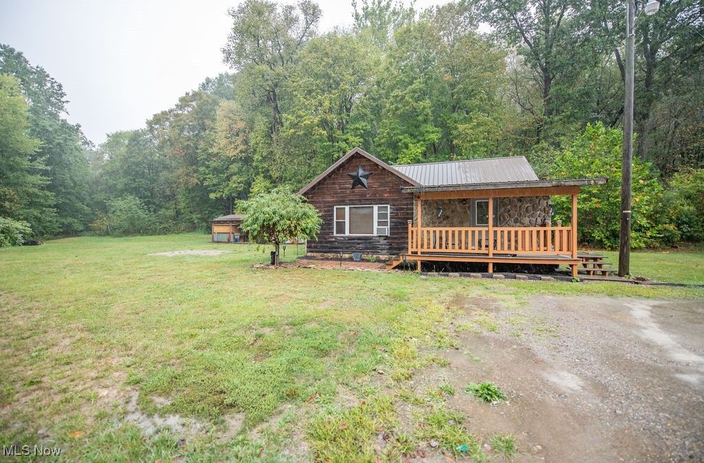 2923 Brightwood Road SE, New Philadelphia, OH 44663