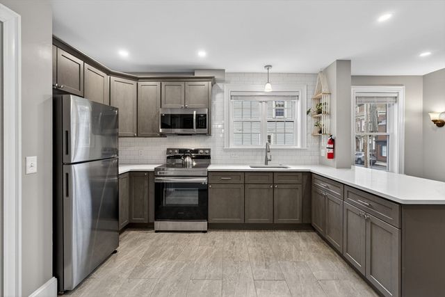 49 Essex St 1R, Salem, MA 01970