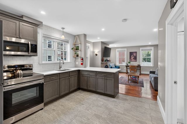 49 Essex St 1R, Salem, MA 01970