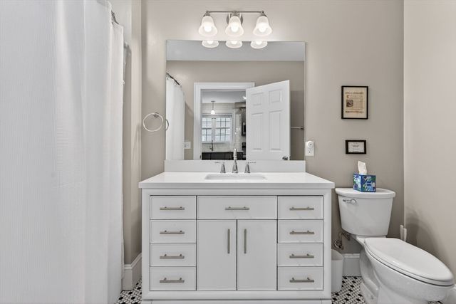 49 Essex St 1R, Salem, MA 01970