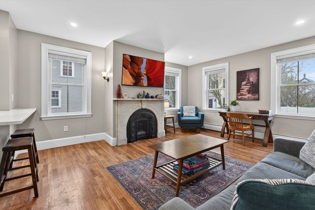 49 Essex St 1R, Salem, MA 01970