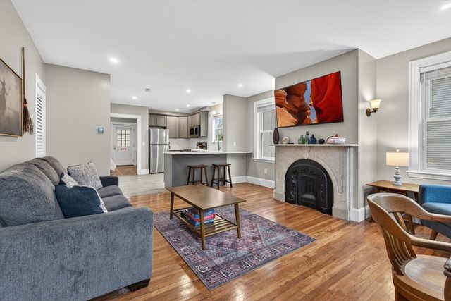 49 Essex St 1R, Salem, MA 01970