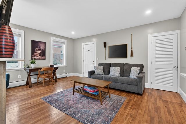 49 Essex St 1R, Salem, MA 01970