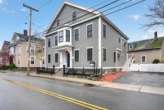 49 Essex St 1R, Salem, MA 01970