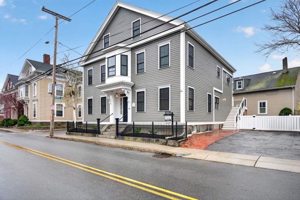 49 Essex St 1R, Salem, MA 01970