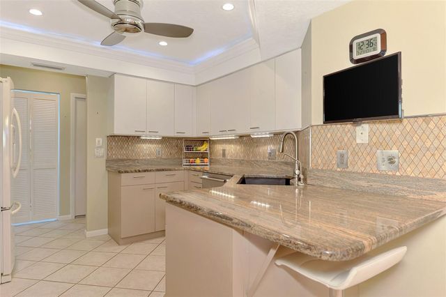 1934 COVE POINTE DRIVE, Venice, FL 34293