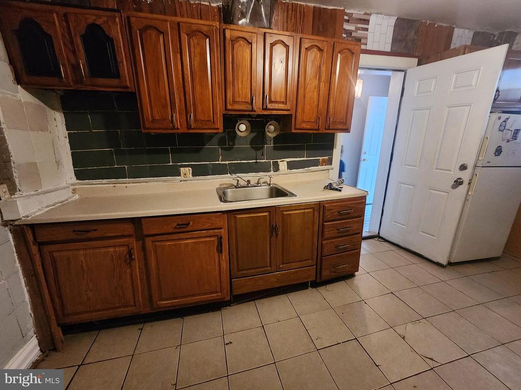 46 LINCOLN AVE, Trenton, NJ 08609