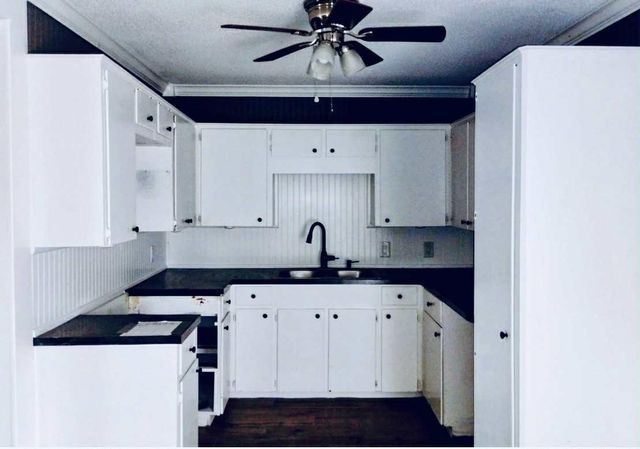 290 E Taylor Lake Circle, Livingston, TX 77351